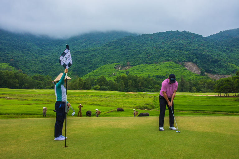 Number of golf courses in Vietnam 2025