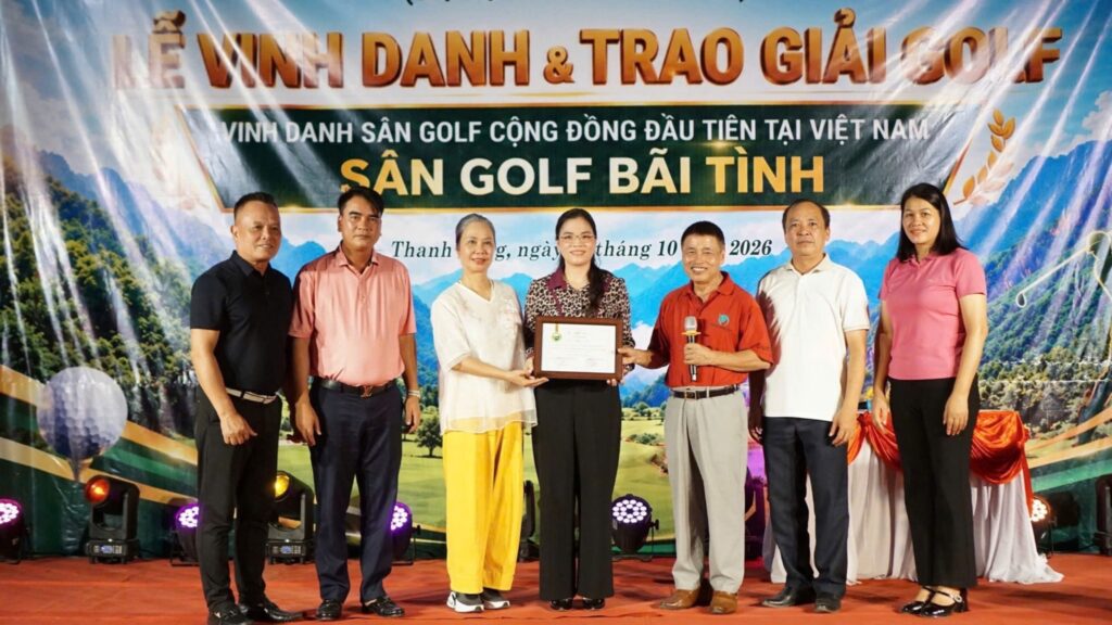 The Thanh Long Commune People’s Committee announced the title of “Vietnam’s First Community Golf Course” for Bai Tinh Golf Course